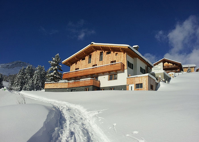 haus feuerstein im winter ferienwohnung lech oberlech an der skipiste